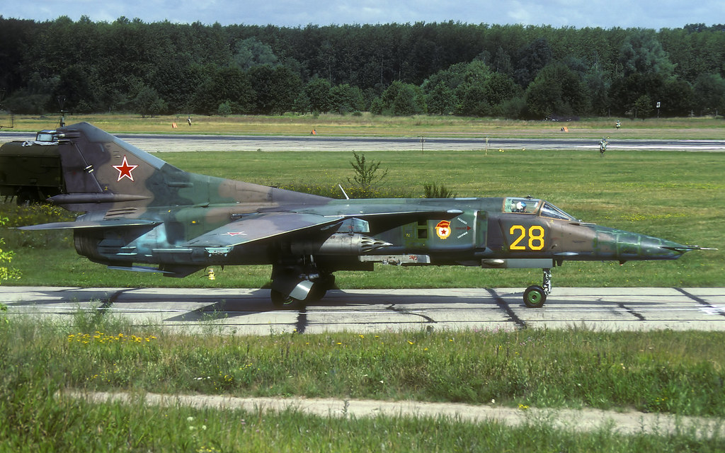 19 GvAPIB Mig-27D Yellow 28_61912560270  (2)
