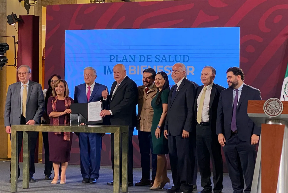AMLO firma convenio de transferencia de recursos a IMSS-Bienestar con seis gobernadores