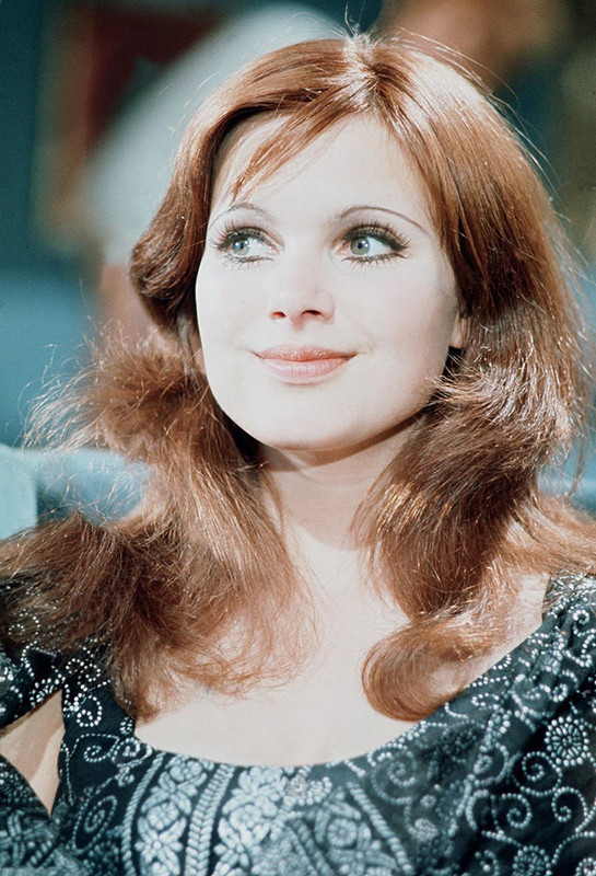 madeline_smith_c07