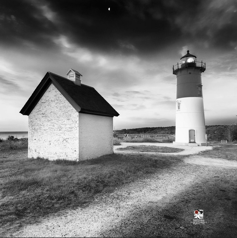 blcknwhitelighthousehut.jpg