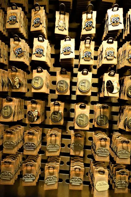BLACK SPIRE OUTPOST MARKETPLACE, de tiendeo por Galaxy's Edge - DISNEYLAND ~ STAR WARS: GALAXY'S EDGE, LA GUIA (8)