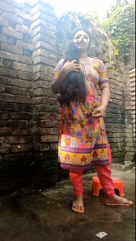 Desi Erotic Sexy  Shower Scene in Open Bathroom Lust Girl Akhi Bath and Pissing.mp4_snapshot_01.00.0
