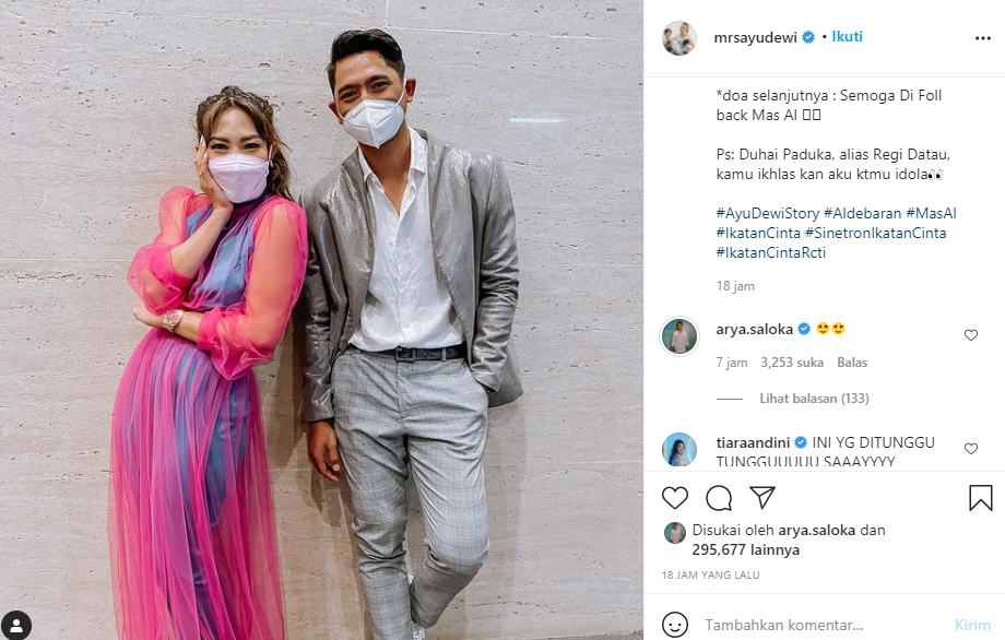 Ayu Dewi bertemu sang idola, Arya Saloka