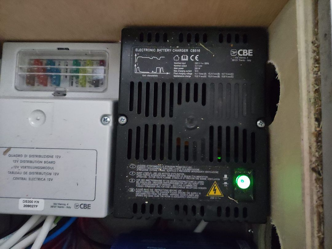 Charging lithium batteries with CBE 516 MotorhomeFun