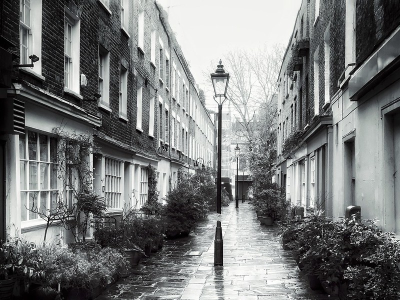 blacknwhiterainylondonstreet.jpg