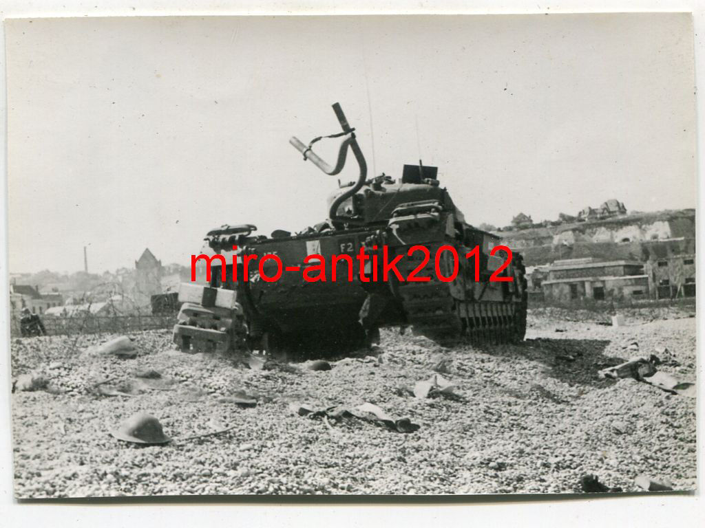 Foto, Wehrmacht, zerstörter Churchill Panzer am 