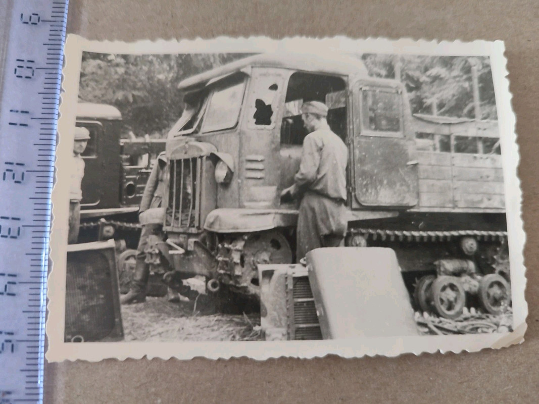 RaupenschlepperEinschusslöcherOstfront