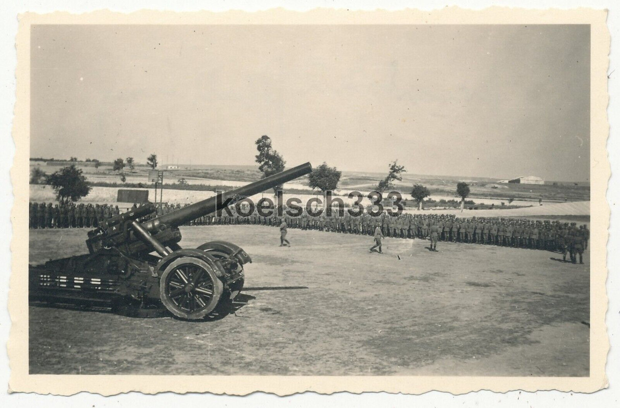 Foto 21cm Mörser Artillerie Geschütz vor Soldaten der Wehrmacht in Simferopol