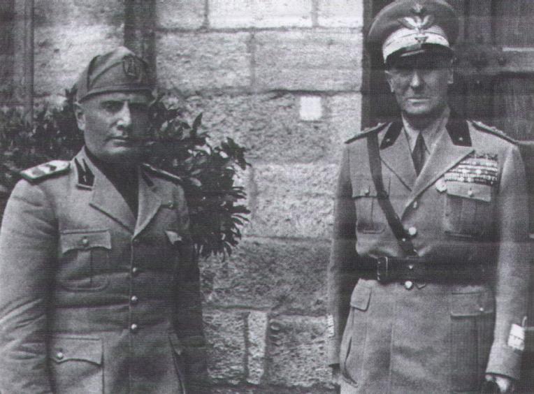 Benito Mussolini con Graziani. El mariscal juró fidelidad al Duce en la República de Saló hasta el final