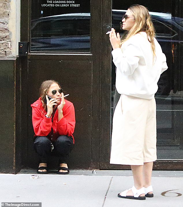 18259638-7444427-Fashionista_sisters_The_33_year_old_twins_may_n