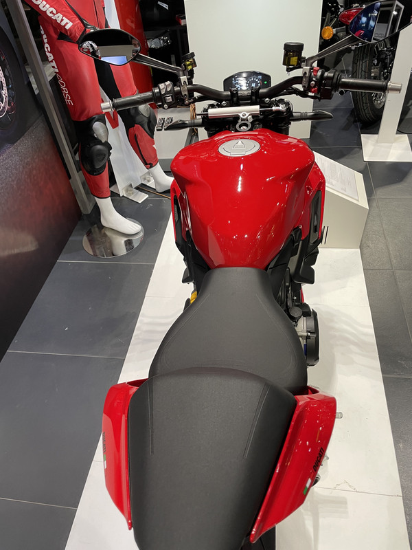 65EEB5D0-B9A1-48F8-9D26-D53CC9B9C971