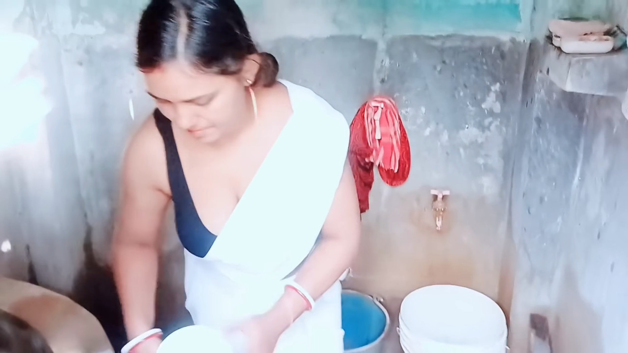 [Image: My-Bhabi-in-Bathroom-Village-mp4-snapshot-03-05-592.jpg]