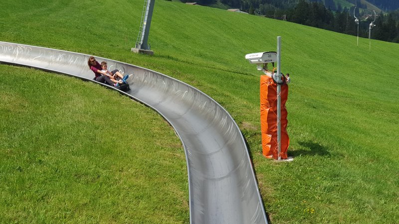 50 sombras del verde en Suiza y Alemania - Blogs de Suiza - RUTA MOORACULUM (SORENBERG)- LLEGADA A BEATENBERG (10)