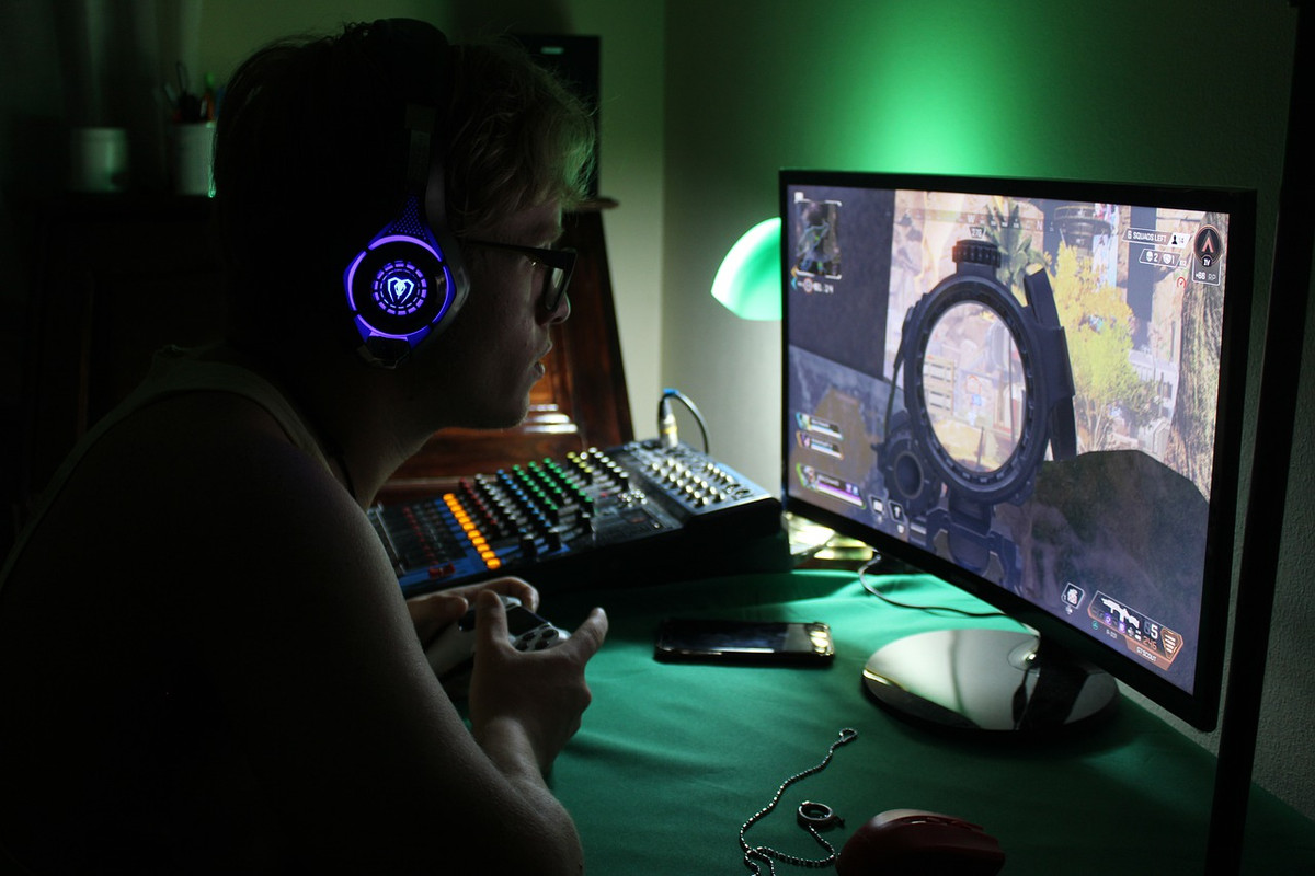 gaming-4970616-1280.jpg