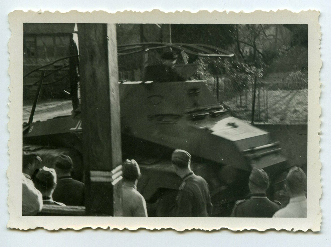 Foto Sd.Kfz 232 (8-Rad) Panzerspähwagen