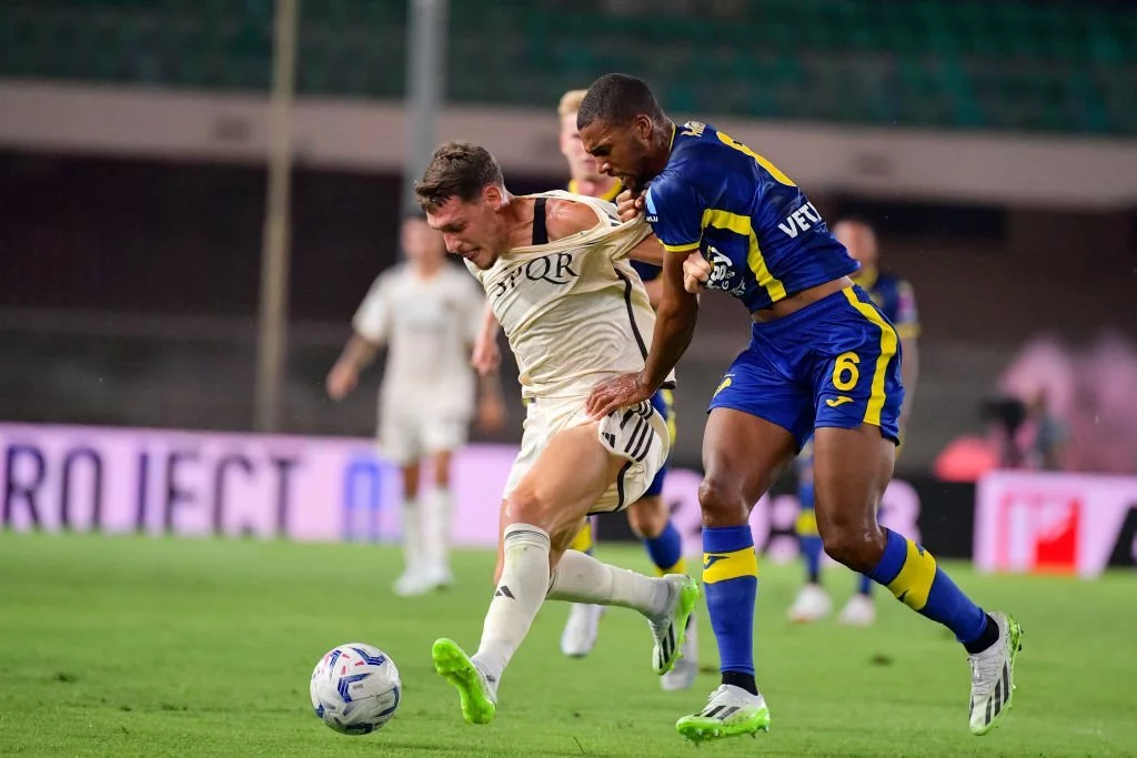 Isak Hien and Andrea Bellotti fighting for the ball