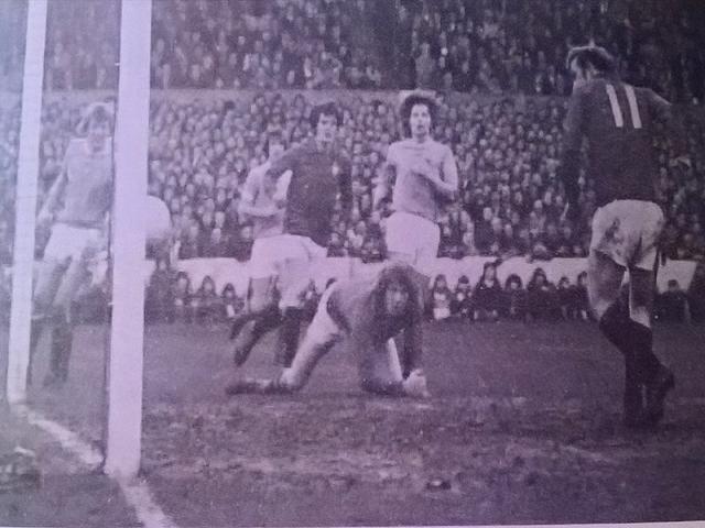 [Image: Nottingham-Forest-v-Manchester-city-at-t...-Bowye.jpg]