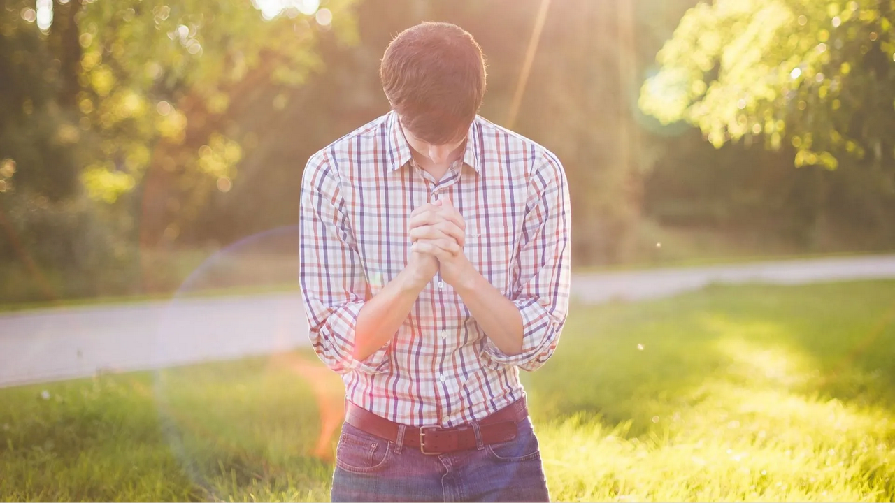 Poderosa oración al Arcángel Uriel para recibir trabajo y dinero