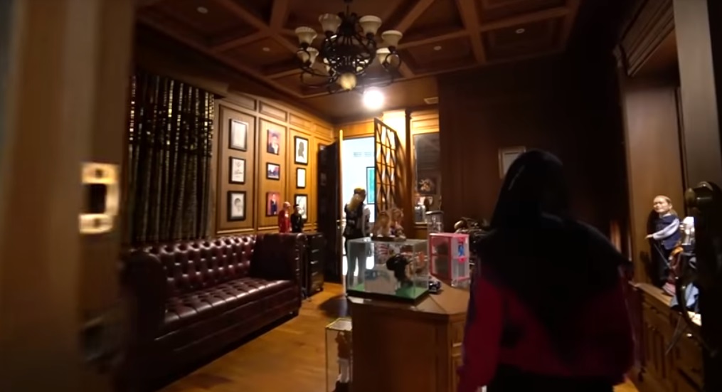 Ruang kerja di rumah Sule