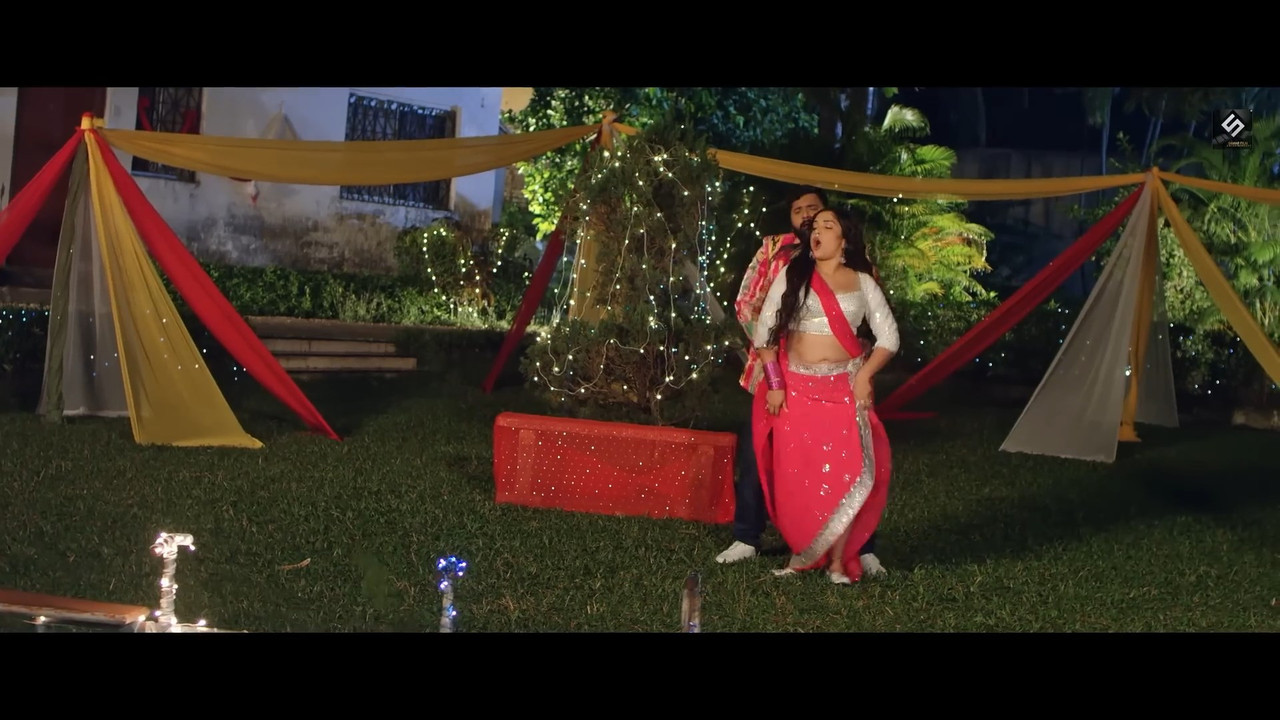 Amrapali Dubey Hot Sexy song latest bhojpuri gana -Samaj Mein Parivartan.mp4_snapshot_00.48.185