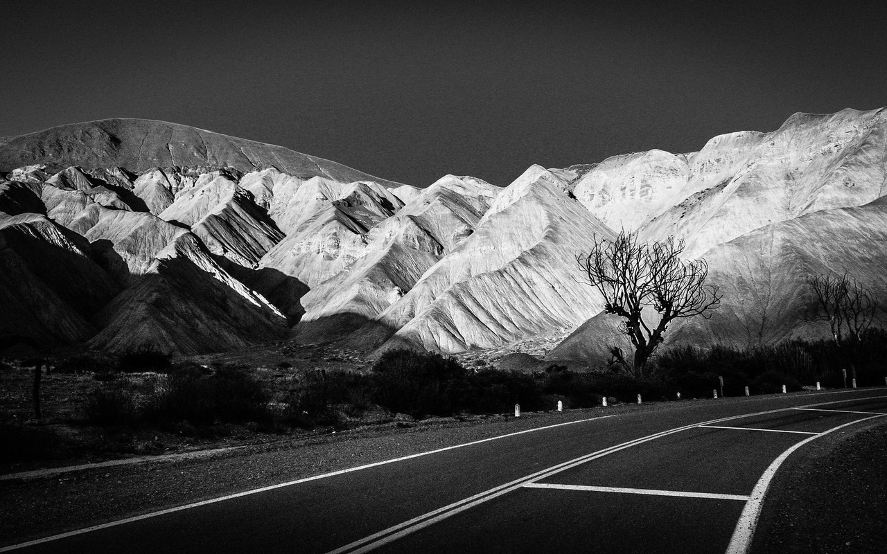 blacknwhitemountainroad.jpg