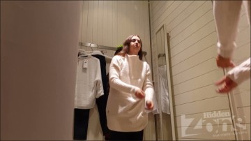 [Image: Voyeur15615084128.jpg]