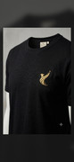 Camiseta Negra Logo Dorado