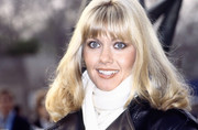 Olivia-Newton-Johnon-mc35