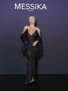 Ester-Exposito-Messika-Photocall26PFW1
