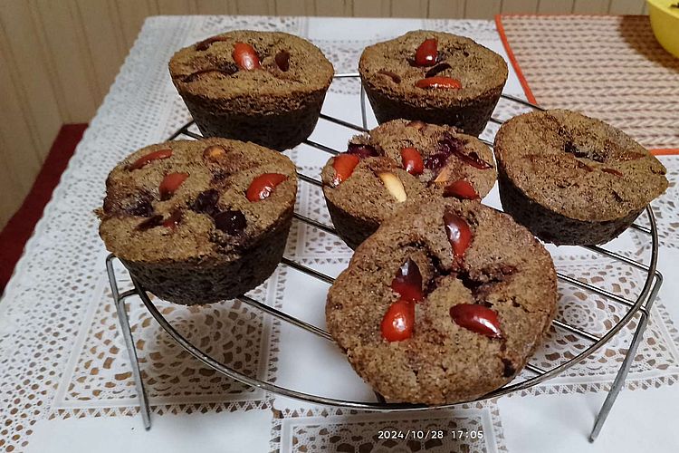 https://i.postimg.cc/Hj1cZTdQ/makos-meggyes-muffin-20241028.jpg