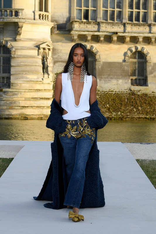 Valentino, la sfilata Haute Couture FW23/24 Un Chateau Valentino, la sfilata Haute Couture FW23/24 Un Chateau