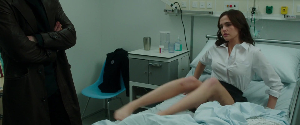 LEGS-COOL-Zoey-Deutch-9