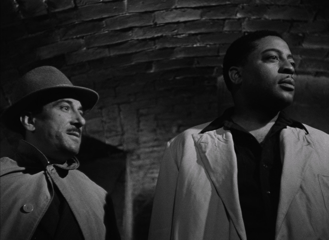 Variety Lights (1950) Criterion.mkv_011435.429