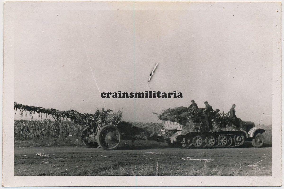 Orig. Foto SdKfz 5 m. Tarn zieht schwere 8,8 cm PaK Geschütz in Russland 1943