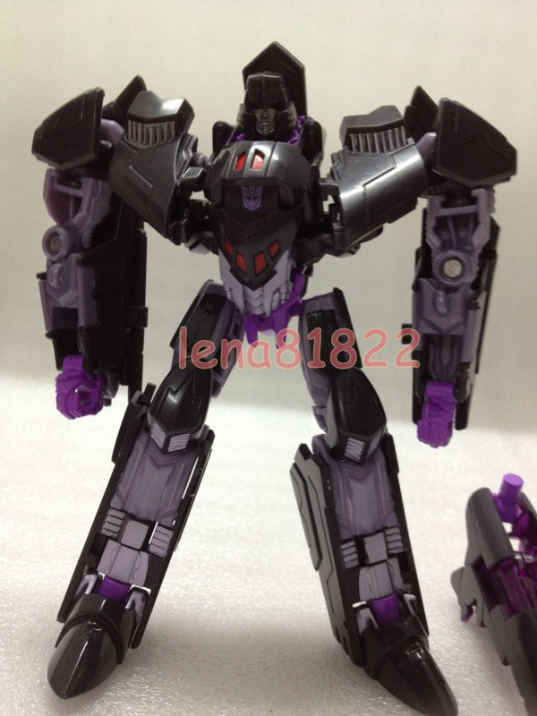 Transformers-Generations-Deluxe-Megatron-01_1373