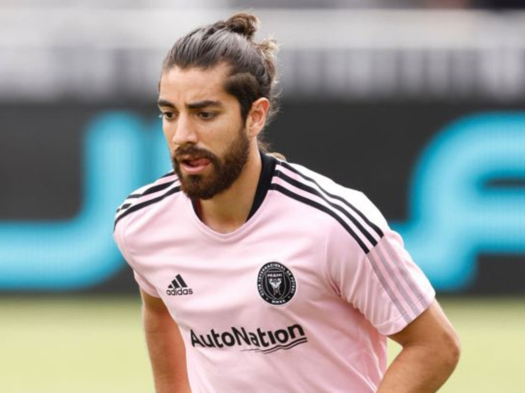 Chicharito Hernández y Rodolfo Pizarro reforzarían a Chivas en próximo torneo