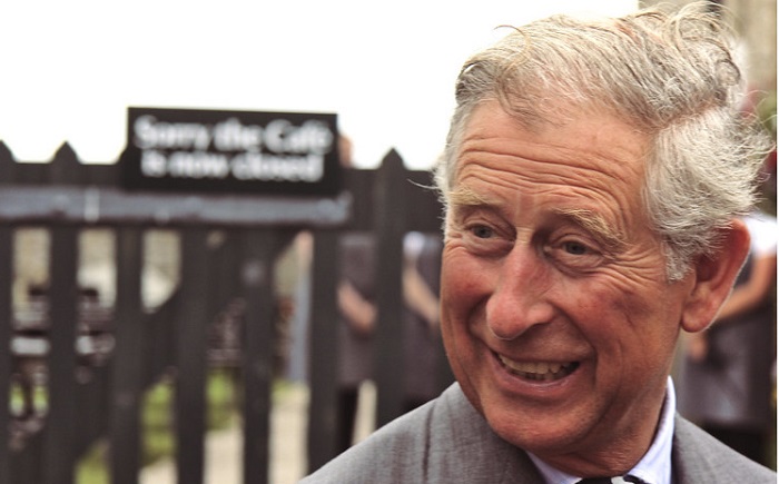 Sepeninggalan Ratu Elizabeth II, takhta kerajaan Inggris akan dipimpin oleh Raja Charles III.