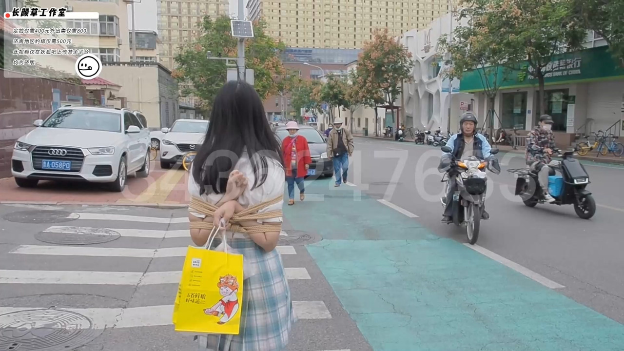 长颜草 新人美香 白天观音缚外出逛街到处买吃的.mp4_20221018_185334.035