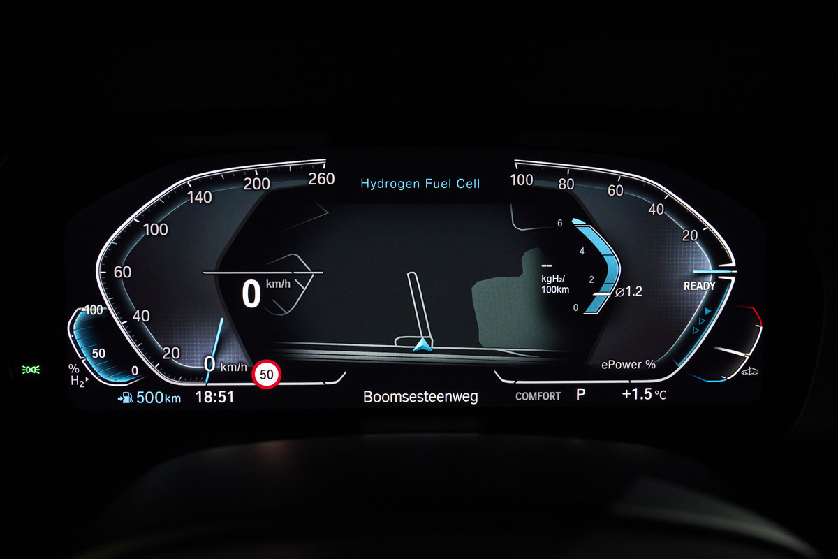 P90494449_highRes_bmw-ix5-hydrogen-on-