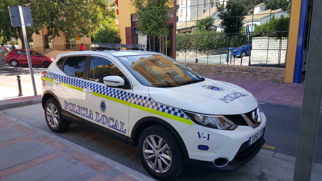 vehículo policia local cómpeta