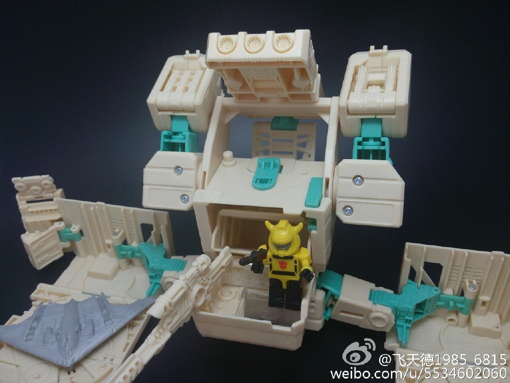 Leader-Class-Blaster-08