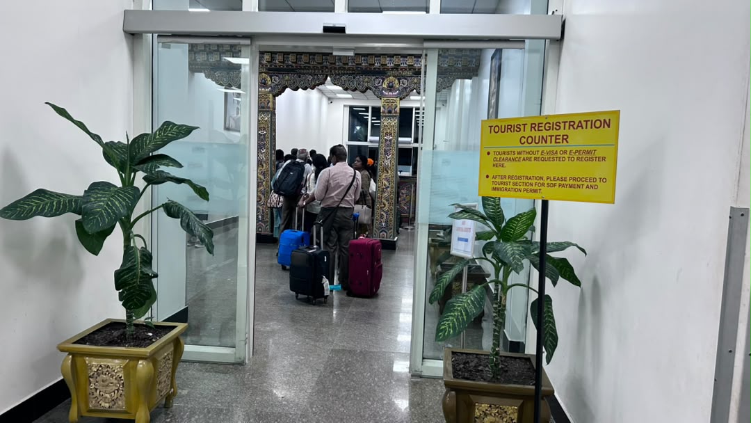 Tourism office or licensed guide with tourists