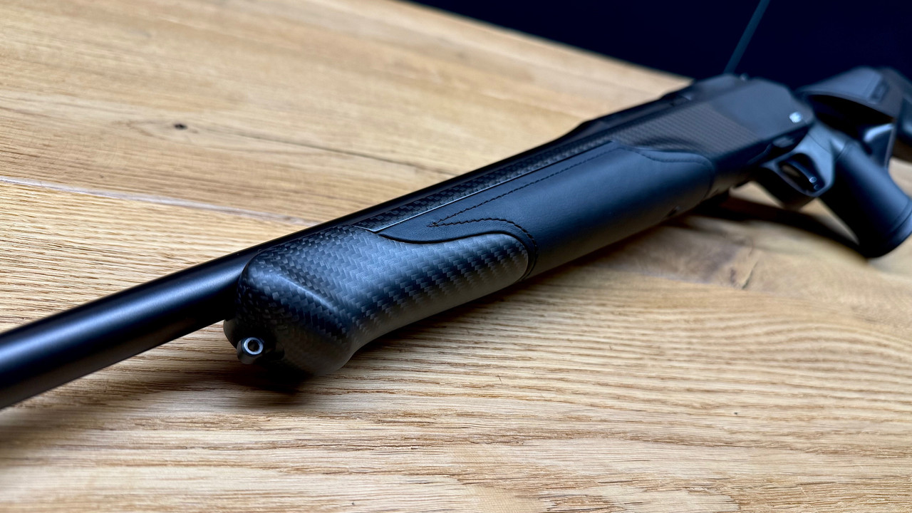 R8-Carbon-Leder-Komplettwaffe-9