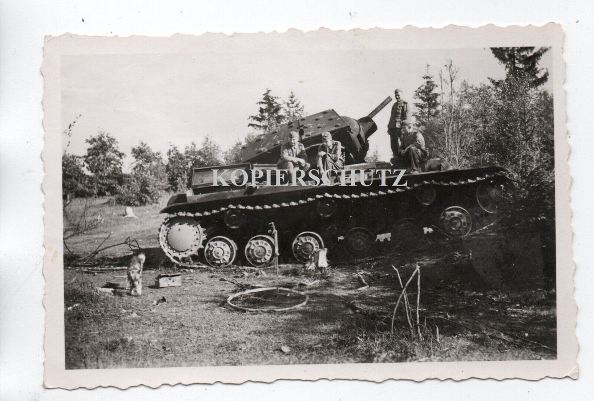 Russland 1942 Soldat Schlachtfeld zerst. Panzer Tank Sturmgeschütz SDkfz