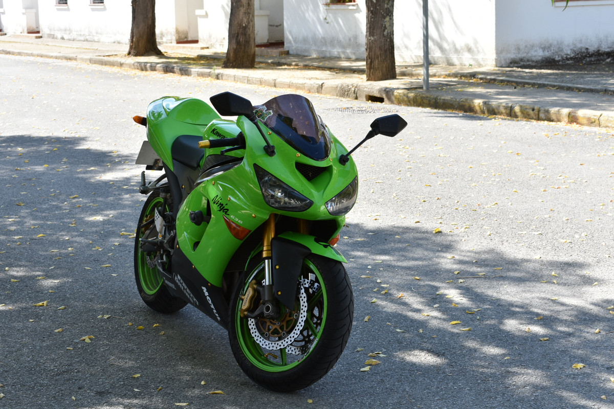 kawasaki zx6r cilindrada