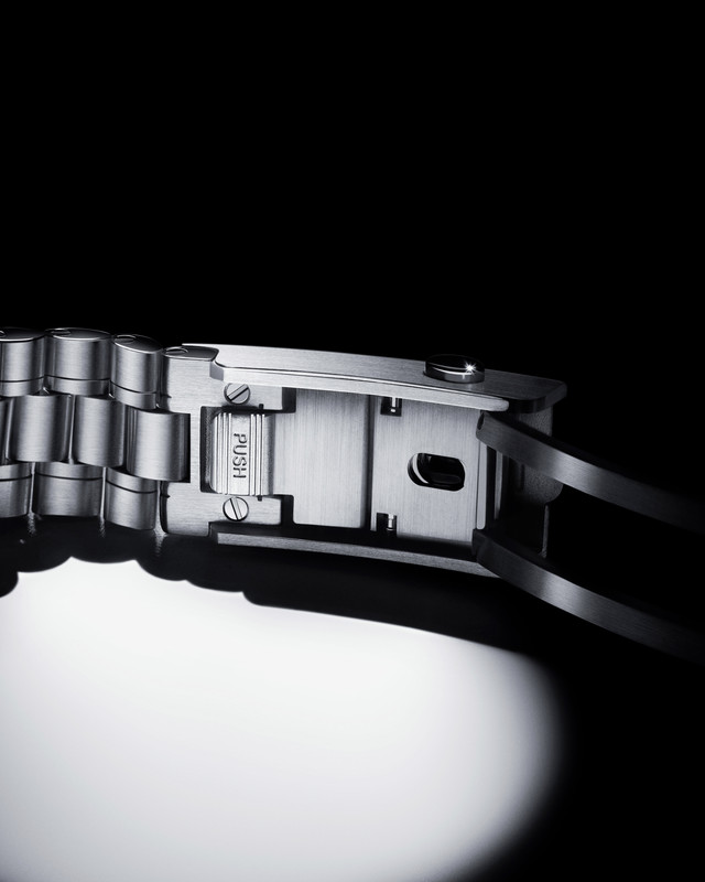 310.30.42.50.04.001_SP_ADV_MoonWhite_Close-Up_Bracelet_4_5_RVB