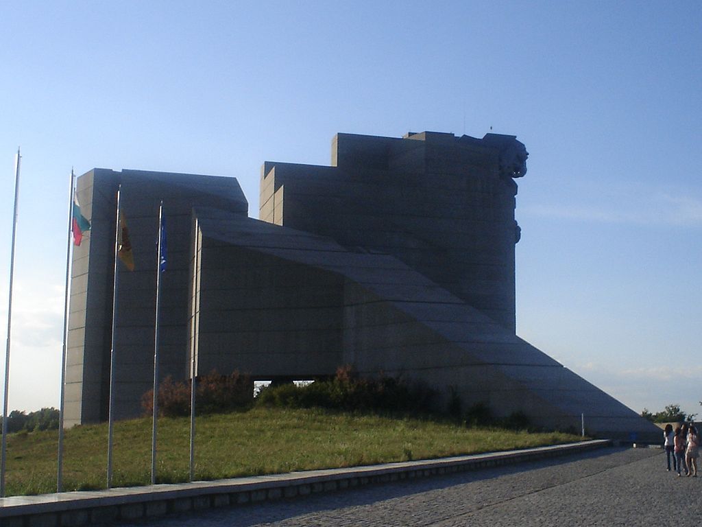 [Obrazek: 1024px-Pametnik-na-suzdatelite-na-bg-durjava.jpg]