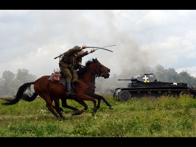 Reconstruyen batalla de inicios de la IIGM Reconstruyen batalla de inicios de la IIGM