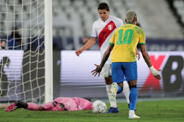 Brasil gana a Perú Brasil gana a Perú
