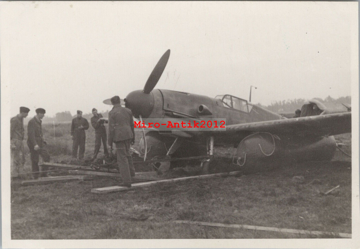 Foto, Land Fliegerhorst Théville, Messerschmitt Bf 109 Frankreich 1943 2(G)50807